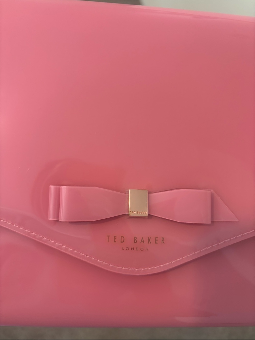 Ted Baker NWOT Gloss Pink Patent Envelope Clutch with Bow - Picture 2 of 8